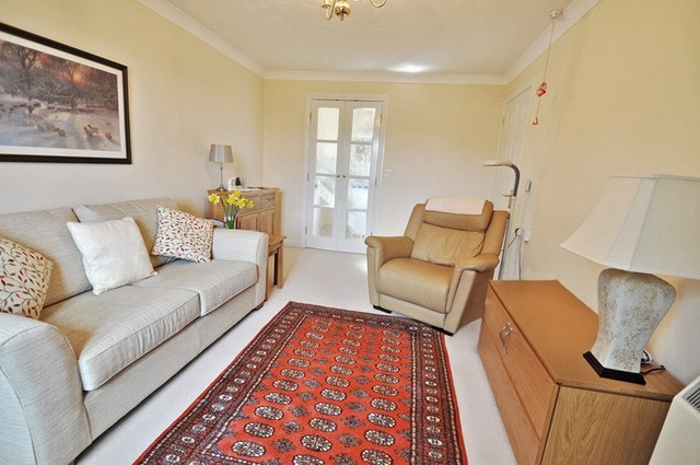  Image of 1 bedroom Retirement Property for sale in The Green Chipping Norton OX7 at 20-24 The Green  Chipping Norton, OX7 5DB