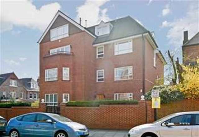  Image of 2 bedroom Flat to rent in Nutley Terrace London NW3 at London, NW3 5BX