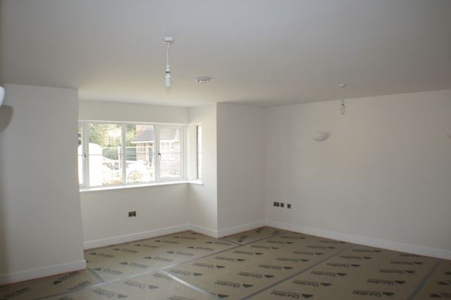  Image of 5 bedroom Detached house for sale in Oatlands Road Shinfield Reading RG2 at Oatlands Road Shinfield Reading, RG2 9DN