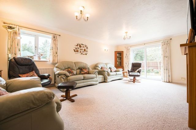  Image of 5 bedroom Detached house for sale in Octavian Drive Bancroft Milton Keynes MK13 at Octavian Drive Bancroft Milton Keynes, MK13 0PN