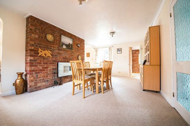  Image of 5 bedroom Detached house for sale in Octavian Drive Bancroft Milton Keynes MK13 at Octavian Drive Bancroft Milton Keynes, MK13 0PN