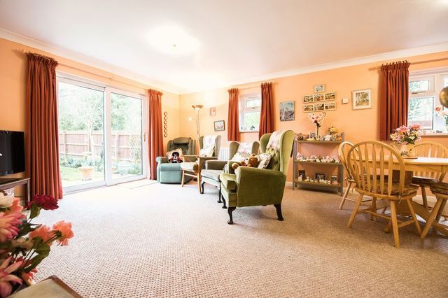  Image of 5 bedroom Detached house for sale in Octavian Drive Bancroft Milton Keynes MK13 at Octavian Drive Bancroft Milton Keynes, MK13 0PN