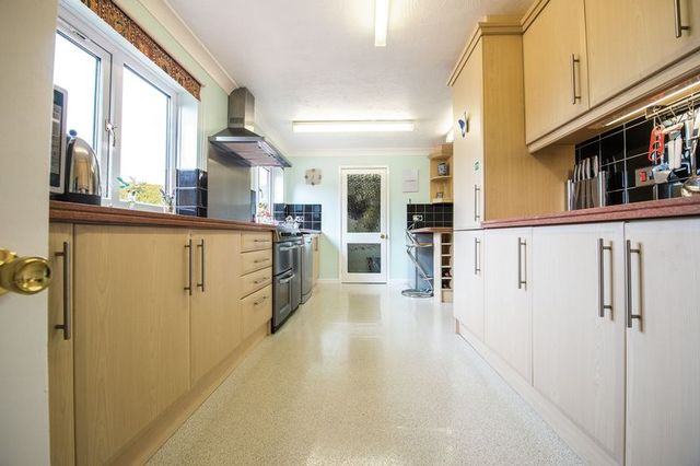  Image of 5 bedroom Detached house for sale in Octavian Drive Bancroft Milton Keynes MK13 at Octavian Drive Bancroft Milton Keynes, MK13 0PN