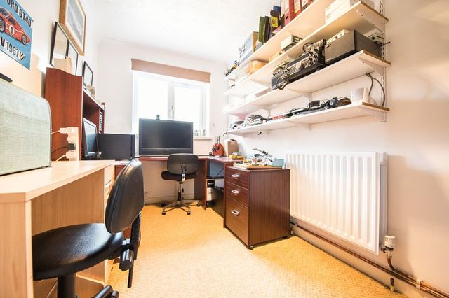  Image of 5 bedroom Detached house for sale in Octavian Drive Bancroft Milton Keynes MK13 at Octavian Drive Bancroft Milton Keynes, MK13 0PN