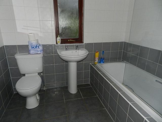  Image of 2 bedroom Flat to rent in Old Bridgend Carluke ML8 at Old Bridgend  Carluke, ML8 4HN
