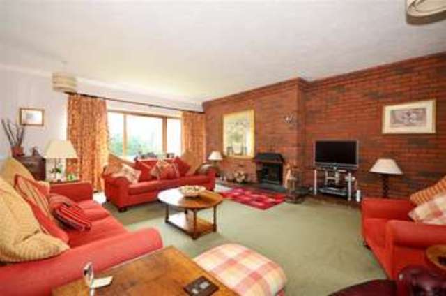 Image of 4 bedroom Detached house for sale in Old Road Wateringbury Maidstone ME18 at Wateringbury Maidstone Maidstone, ME18 5PL