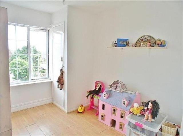 Image of 3 bedroom Detached house for sale in Old Shoreham Road Southwick Brighton BN42 at Southwick, BN42 4HU