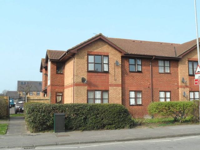  Image of 1 bedroom Flat for sale in Arisdale Avenue South Ockendon RM15 at Arisdale Avenue  South Ockendon, RM15 5BD