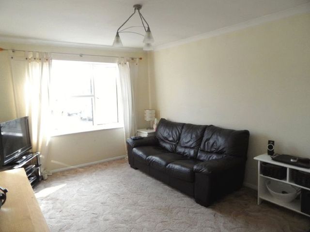  Image of 1 bedroom Flat for sale in Arisdale Avenue South Ockendon RM15 at Arisdale Avenue  South Ockendon, RM15 5BD
