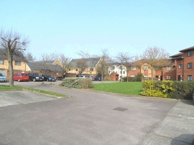  Image of 1 bedroom Flat for sale in Arisdale Avenue South Ockendon RM15 at Arisdale Avenue  South Ockendon, RM15 5BD