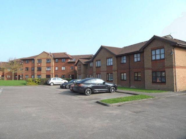  Image of 1 bedroom Flat for sale in Arisdale Avenue South Ockendon RM15 at Arisdale Avenue  South Ockendon, RM15 5BD
