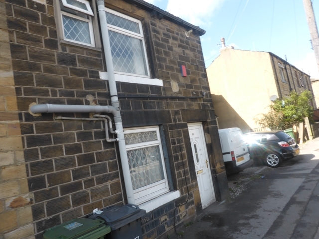  Image of 1 bedroom Detached house to rent in Halifax Road Batley WF17 at Halifax Road  Dewsbury, WF17 7RB
