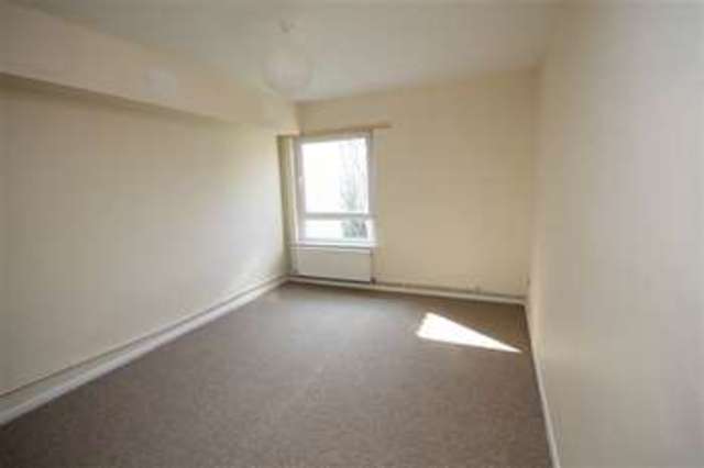  Image of 2 bedroom Flat to rent in Overnhill Road Downend Bristol BS16 at Overnhurst Court Overnhill Road Bristol, BS16 5DR