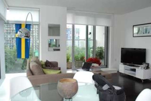  Image of 1 bedroom Flat to rent in Pan Peninsula Square London E14 at Canary Wharf, E14 9HA