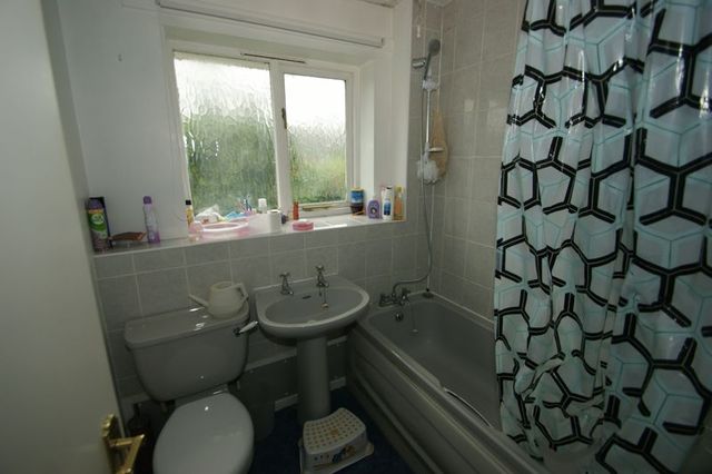  Image of 2 bedroom Terraced house to rent in Peregrine Close Lenton Nottingham NG7 at Peregrine Close Lenton Nottingham, NG7 2DY
