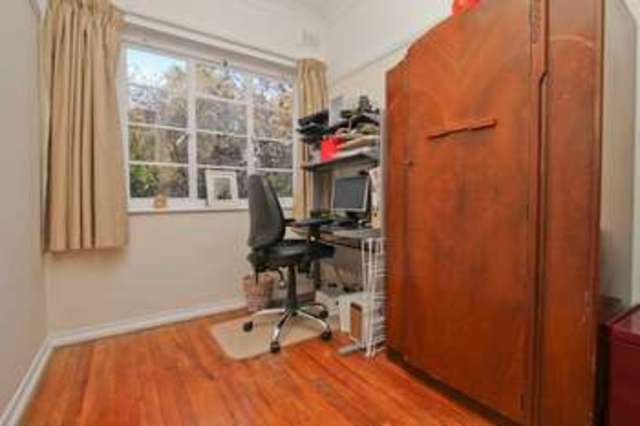  Image of 3 bedroom Flat for sale in Pinner Court Pinner HA5 at Pinner Road Pinner Middlesex, HA5 5RN