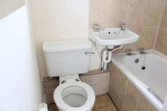  Image of 2 bedroom Ground Flat for sale in Park Avenue Plymstock Plymouth PL9 at Plymstock Plymouth Devon, PL9 7BD