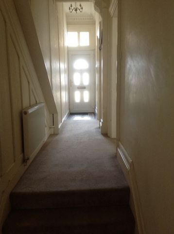  Image of 2 bedroom Flat for sale in Princes Drive Rhos on Sea Colwyn Bay LL29 at Princes Drive  Colwyn Bay, LL29 8PL
