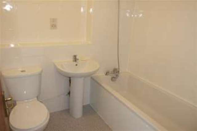  Image of 2 bedroom Flat to rent in Roots Hall Drive Southend-on-Sea SS2 at Southend-on-Sea, SS2 6HL