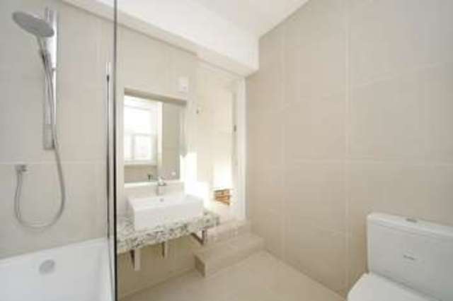  Image of 2 bedroom Property to rent in Queens Gardens London W2 at Queens Gardens  London, W2 3AF