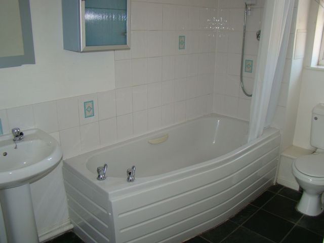  Image of 2 bedroom Flat to rent in Raleigh Street Nottingham NG7 at Raleigh Street Radford Nottingham, NG7 4DG