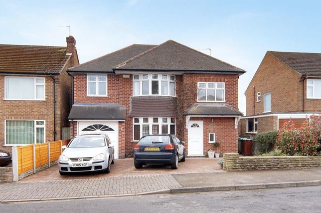  Image of 4 bedroom Detached house for sale in Ravensdale Drive Nottingham NG8 at Ravensdale Drive  Wollaton, NG8 2SL