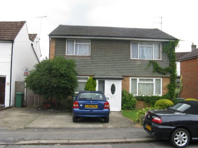  Image of 2 bedroom Flat to rent in Garlands Road Redhill RH1 at Redhill  Redhill, RH1 6NY