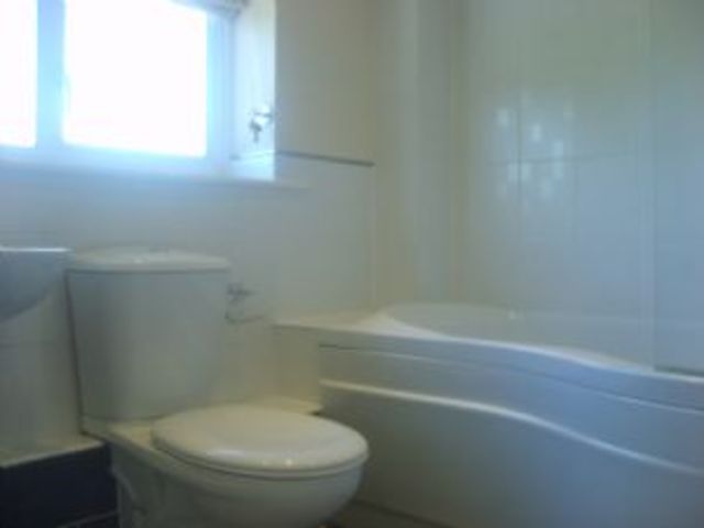  Image of 2 bedroom Flat to rent in Garlands Road Redhill RH1 at Redhill  Redhill, RH1 6NY