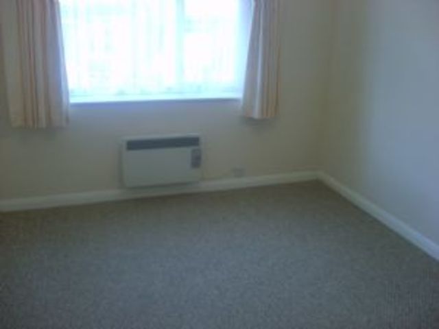  Image of 2 bedroom Flat to rent in Garlands Road Redhill RH1 at Redhill  Redhill, RH1 6NY
