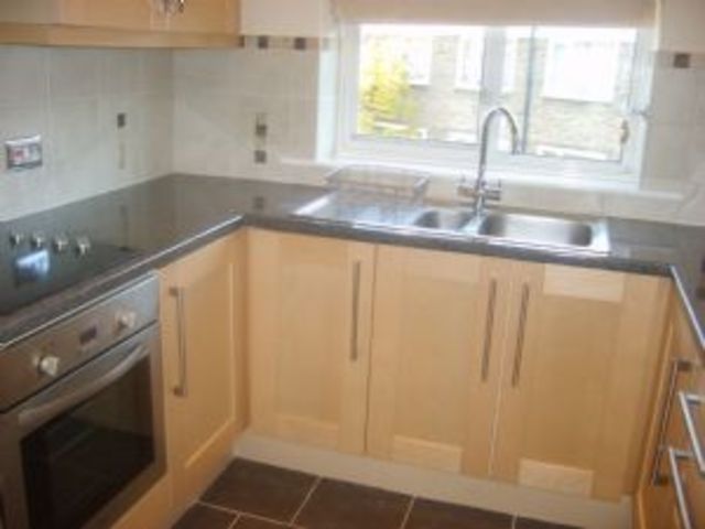  Image of 2 bedroom Flat to rent in Garlands Road Redhill RH1 at Redhill  Redhill, RH1 6NY
