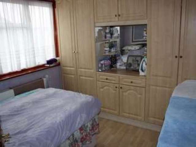  Image of 3 bedroom Terraced house to rent in Reynolds Drive Edgware HA8 at EDGWARE EDGWARE, HA8 5PX