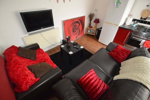  Image of 4 bedroom Detached house to rent in Rickards Street Graig Pontypridd CF37 at TREFOREST  Pontypridd, CF37 1RE