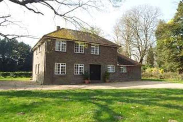  Image of 5 bedroom Detached house to rent in Great Bridge Road Romsey SO51 at Romsey, SO51 0HB