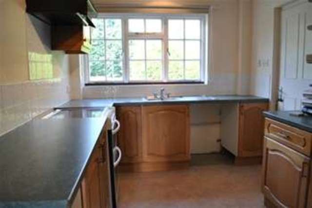  Image of 5 bedroom Detached house to rent in Great Bridge Road Romsey SO51 at Romsey, SO51 0HB