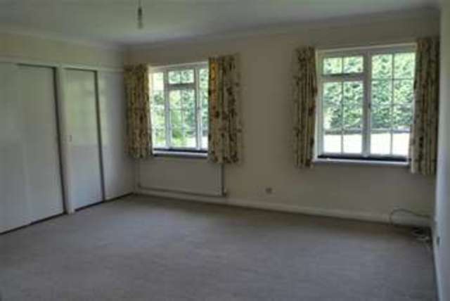  Image of 5 bedroom Detached house to rent in Great Bridge Road Romsey SO51 at Romsey, SO51 0HB