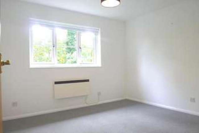  Image of 2 bedroom Flat to rent in Rosamund Close South Croydon CR2 at South Park Hill Rd  South Croydon, CR2 7EW