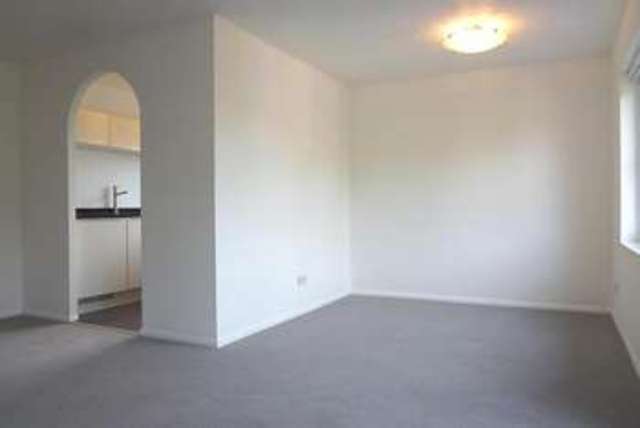  Image of 2 bedroom Flat to rent in Rosamund Close South Croydon CR2 at South Park Hill Rd  South Croydon, CR2 7EW