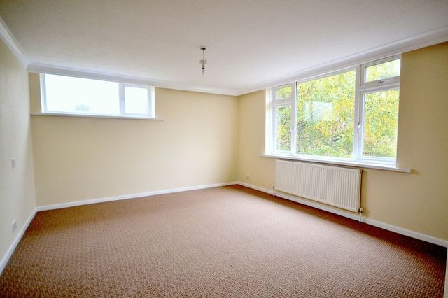  Image of 4 bedroom Semi-Detached house to rent in Rowley View West Bromwich B70 at Rowley View  West Bromwich, B70 8QR