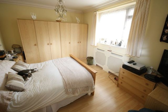  Image of 4 bedroom Terraced house for sale in Rushdene Close Northolt UB5 at Rushdene Close  Northolt, UB5 6NR