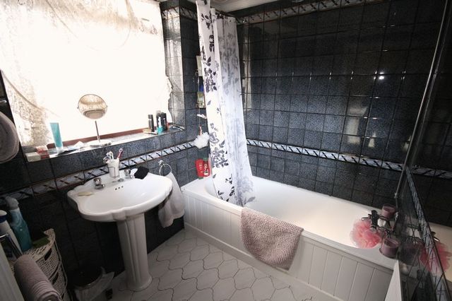  Image of 4 bedroom Terraced house for sale in Rushdene Close Northolt UB5 at Rushdene Close  Northolt, UB5 6NR