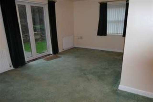  Image of 2 bedroom Flat to rent in Lyndon Court Pillmere Saltash PL12 at Saltash, PL12 6XX
