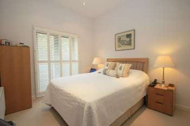  Image of 2 bedroom End of Terrace for sale in Seething Wells Lane Surbiton KT6 at Surbiton Surrey, KT6 5NR
