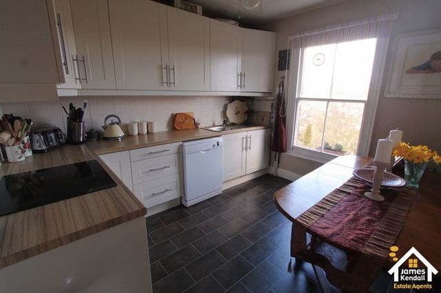  Image of 4 bedroom Property for sale in Shaftesbury Avenue Bedford MK40 at Shaftesbury Avenue  Bedford, MK40 3SA
