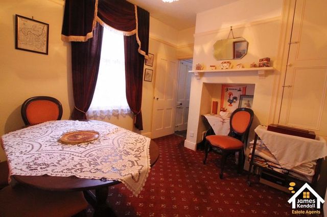  Image of 4 bedroom Property for sale in Shaftesbury Avenue Bedford MK40 at Shaftesbury Avenue  Bedford, MK40 3SA