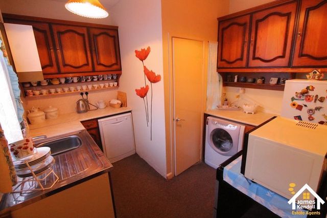  Image of 4 bedroom Property for sale in Shaftesbury Avenue Bedford MK40 at Shaftesbury Avenue  Bedford, MK40 3SA