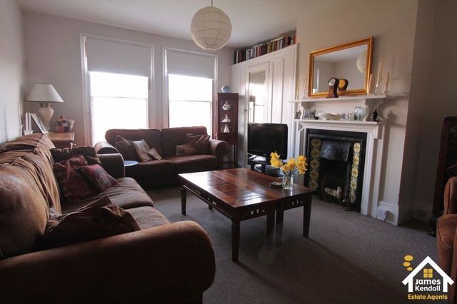  Image of 4 bedroom Property for sale in Shaftesbury Avenue Bedford MK40 at Shaftesbury Avenue  Bedford, MK40 3SA