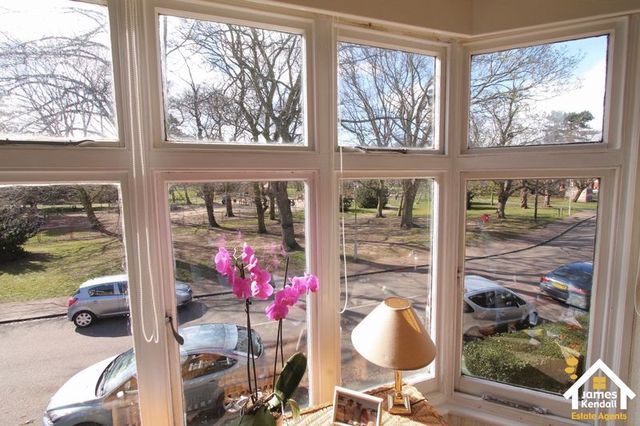  Image of 4 bedroom Property for sale in Shaftesbury Avenue Bedford MK40 at Shaftesbury Avenue  Bedford, MK40 3SA