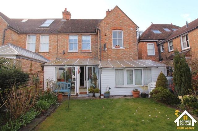  Image of 4 bedroom Property for sale in Shaftesbury Avenue Bedford MK40 at Shaftesbury Avenue  Bedford, MK40 3SA