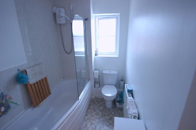  Image of 2 bedroom Flat to rent in Birch Court Sherman Gardens Chadwell Heath Romford RM6 at Sherman Gardens Chadwell Heath Romford, RM6 4AP