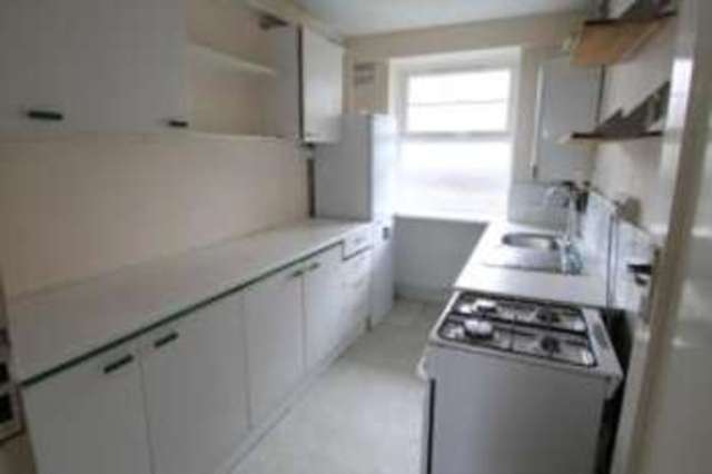  Image of 3 bedroom Flat for sale in London Road Thornton Heath CR7 at London Road Thornton Heath Norbury, CR7 6HT